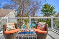 421 Irie: Simply Charming 2 Story COTTAGE!! Private Pool!! 1 Off Street Parking!