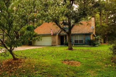 Lovely 4-bedroom house in downtown of The Woodlands