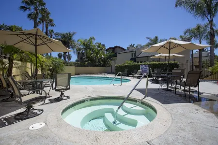 RIGHT Across the Street from the Beach! DEL MAR BEACH COLONY WALK TO ALL!