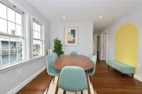 Luke House, Sleeps 14, Weddings, 2 Kitchens, Parking, Close to Airport & Boston