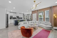 Luxe-haven: Brand New Luxury Designer Home in Garland Texas Hotels in Garland