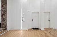 Charming DT Apartment Loft l Parking+Rooftop+Gym! Sleeps 4
