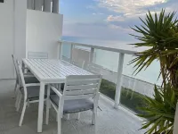 Penthouse Condo, with stunning ocean views Hotels in Surfside