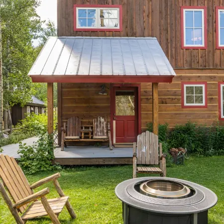 Coal Creek In-town Retreat!  3BR/3 Full BAs  - SLPS 8 - 2 blocks to Elk Ave!