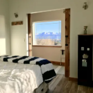 Loft on the Hill - In-town, Luxury, BIG VIEW!