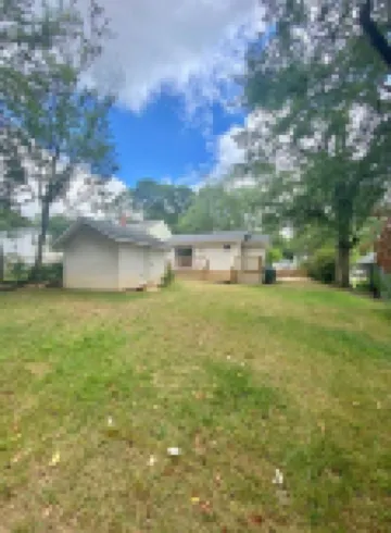 5 Minute Drive to Downtown Greenville!