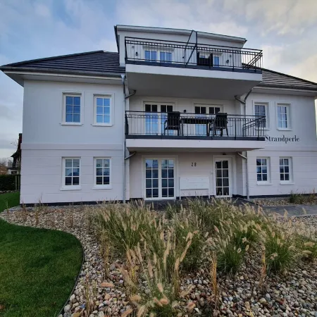 Ground floor/quiet/WLAN/terrace with garden and the sound of waves/holiday from day 1