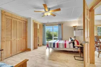 Redroof Ellicottville Chalet, Sauna, 8' ft hot tub and the best views!