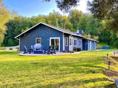 Private and Serene house with a Spa, near Yosemite & Bass Lake