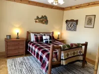 Secluded 3 Acres on the White River.  Custom Cabin with HotTub and Fire Pit!!! Hotels in Izard County