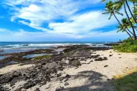 Gorgeous Oceanfront 2 Bed/2 Bath Condo with A/C at Kona Bali Kai Resort Unit 306