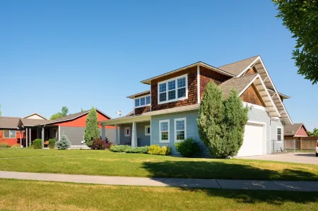 Three Suites Lodge, Full Private Bathrooms!
