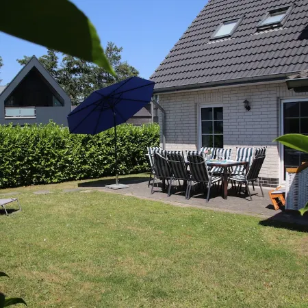 Luxurious FH near the dike, sauna, fireplace, garden, beach chair (8 adults & baby)