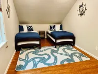 Candlewood Isle Cabin ~Dog-Friendly ~Lake Access~ Beach, Tennis, Basketball