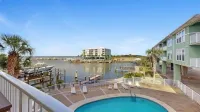 Waterfront beach getaway with boat slip, fishing, pools, hot tubs & more! 3BR2BA