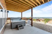 Sundowner Lodge with Lake View close to SDC and Branson