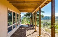 Falcon Ridge Chalet-Woodland Park: WiFi & Views, Deck and Views of Pikes Peak