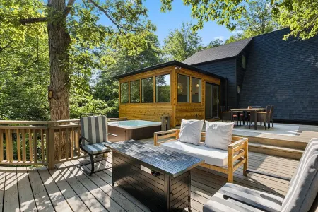 Walk to water! Private Lake Front A-Frame Cabin on Table Rock