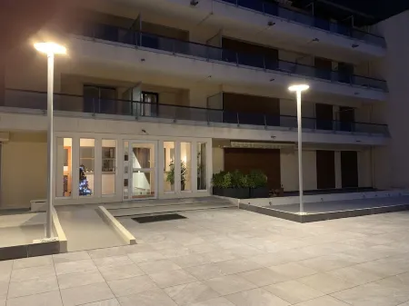 Studio waterfront Cabourg, garden view Отели рядом с достопримечательностью «Méridien De l'Amour»