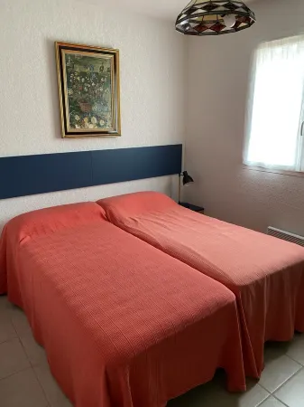 Au Coeur du Village, Mais. 3 ch, 2 Salles D'eau,10 mn à Vélo de la Plage, à 2 km