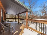 March Sale! Lakefront Cabin directly on Table Rock Lake: w/Pool+Hot Tubs Hotels in Indian Point