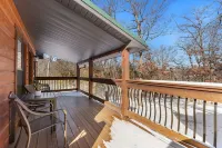 March Sale! Lakefront Cabin directly on Table Rock Lake: w/Pool+Hot Tubs