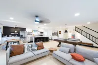 New Remodel/5 Rooms/3Full bathrooms/6TVs/3Kings3Queens/Baby/Dog friendly