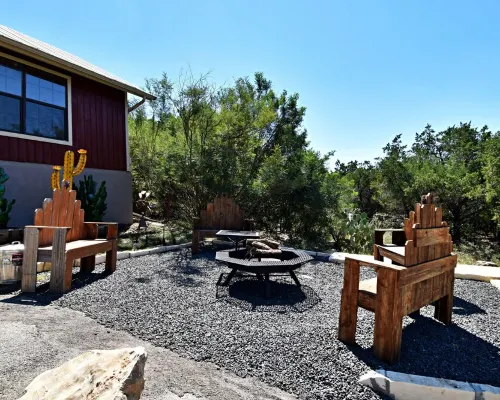 Rustic lodge retreat minutes from the Frio! Hotels in Concan