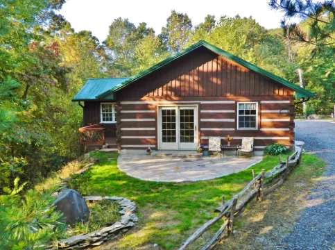 Wi-Fi PRIVATE Cabin in town Black Mountain Montreat FAST to Asheville WOODS