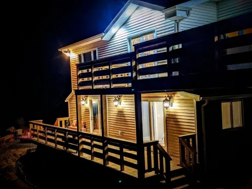 Waterfront, rustic resort like farmhouse with pool Hotels in Deerpark