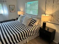 PET friendly, Newly remodeled cozy home close to beaches and historic downtown. Hotels in South Venice