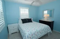 Monthly specials!The Dolphin House! Pool home close to the beach & Pets Welcome