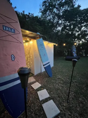 Silver Springs Retreat - 1 Min to the Springs & the Best Diner in town - Fenced