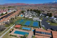 Fantastic view! 2 bed 2 bath! Pools, KING bed! 10% weekly discount!