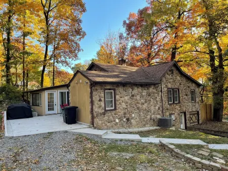 Entire Mountain Cottage Near Scenic Hiking Trails, Your Getaway Retreat!