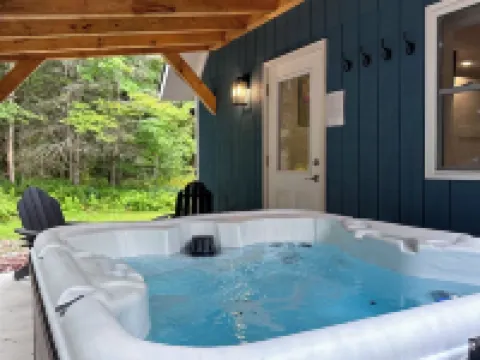 Brand New, Private Home w/ Nordic Hot Tub- Just 1/2 Mile to Jay Peak Resort Hotels in Jay