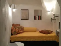 Holiday house with sea view and sun terrace, 4 km to beach Hoteles en Cipressa