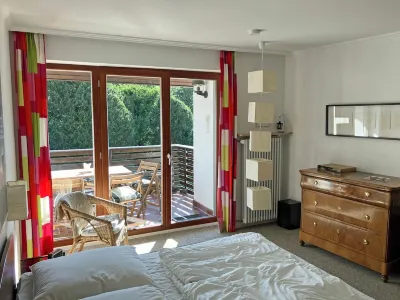 Absolutely quiet 3 Room Apartment "At Isar River Park",  near Munichs Centre Các khách sạn gần Bavarian Film Studio