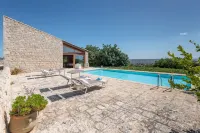 Rustic chic villa with large veranda, private pool, barbecue and free WiFi -  Casas de vacaciones