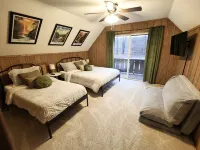 Relax at the Cozy Cottage, just a 5-min drive to it all Hotels in Little Traverse Township