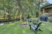 3 Bed/ 3.5 Bath on the River, Firepit, Firetable, CornHole, Amazing Location!!!