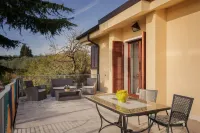 Apartment in a two-family villa with panoramic views of Lake Garda
