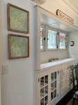 Lovely Lakeside Cottage! Sleep 11, Easy Parking, Linens Included!