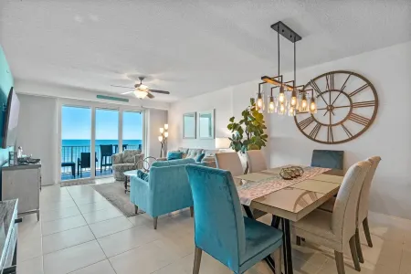 Newest Oceanfront Condo On The Beach Отели рядом с достопримечательностью «Парк Ван Авеню»