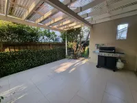Large Golden Mile house sleeps 12. Within 50 meters of the beach and restaurant. Hotel in zona Brighton Bathing Boxes South End