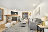 New on market *Premier Condo in Park City* Walk to PCMR, Main St & Shopping