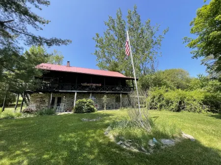 Newly Renovated: Million Dollar Mountain View Getaway!!