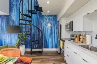 Luxury 2 story condo with 2 bedrooms and 2 balconies in tranquil Melbourne - Boutique