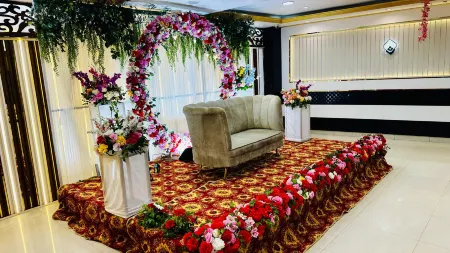 S P International Отели рядом со станцией Charbagh Railway Station