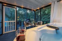 NewRiverGorge4Bedroom#Hottub#FiRePit#Gameroom#Bbqgrill#PetFriendly Hotels in Oak Hill